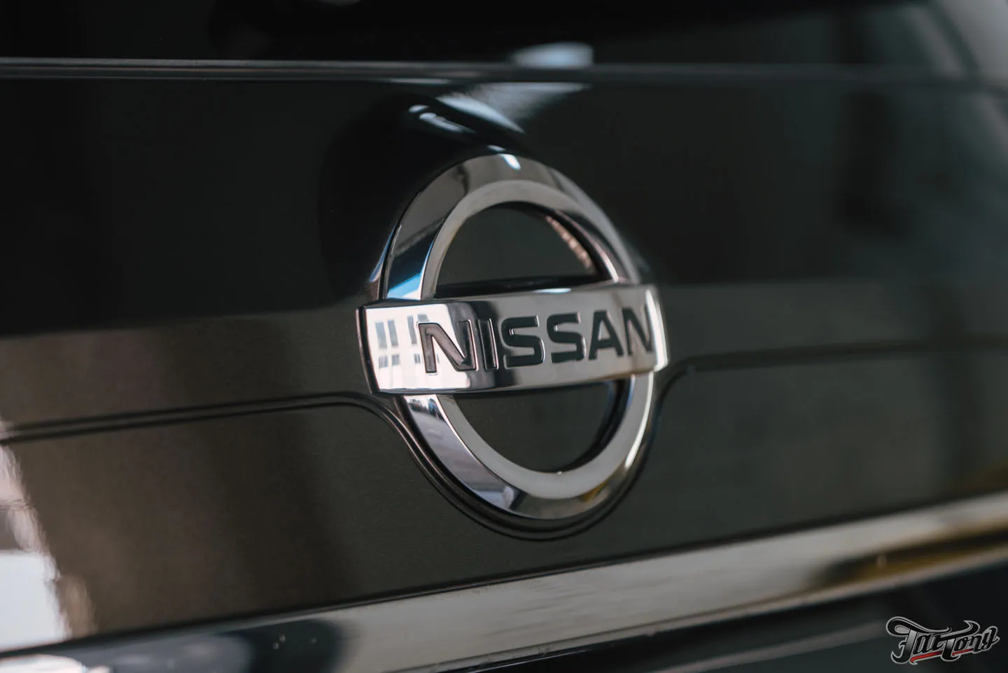 Полировка кузова с покрытием керамикой и мойка подкапотного пространства для Nissan X-trail